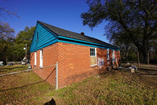 Building Photo - 2361 Joy Ln