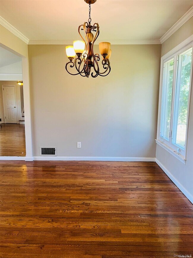 Building Photo - 40 Willets Dr