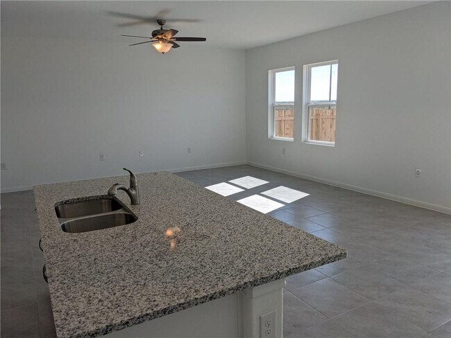 Building Photo - 6705 Routenburn St