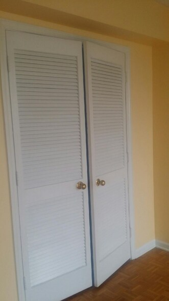 Building Photo - 1101 N Elm St