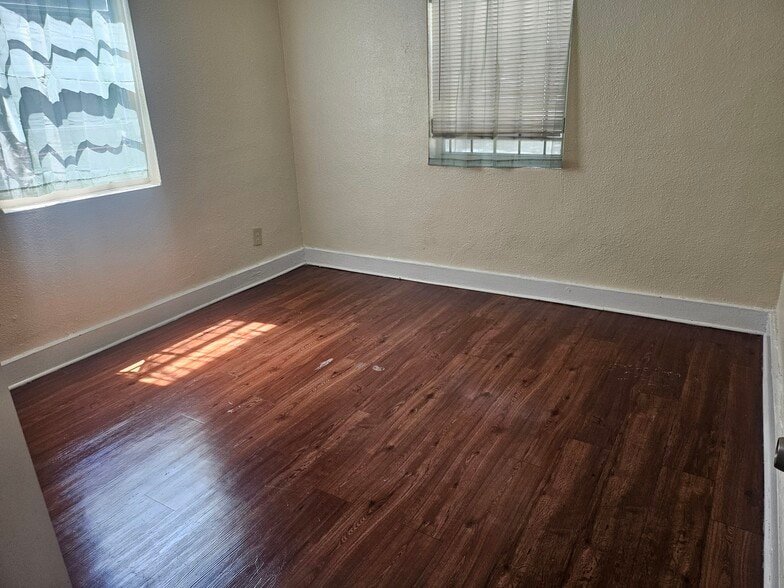 Building Photo - 2113 Mount Herman St