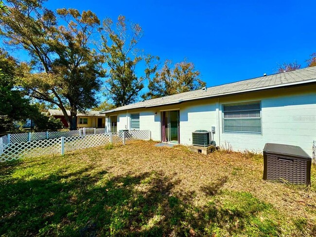 Building Photo - 627 Wildwood Way