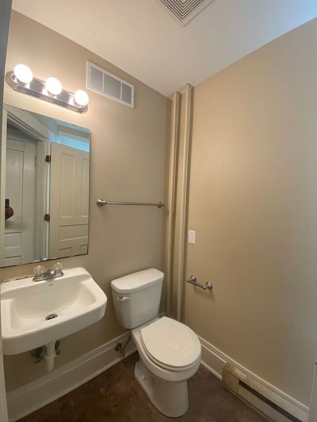 Building Photo - $2,500 | 3 Bedroom, 1.5 Bathroom House | NO PETS | Available for Immediate Move In!