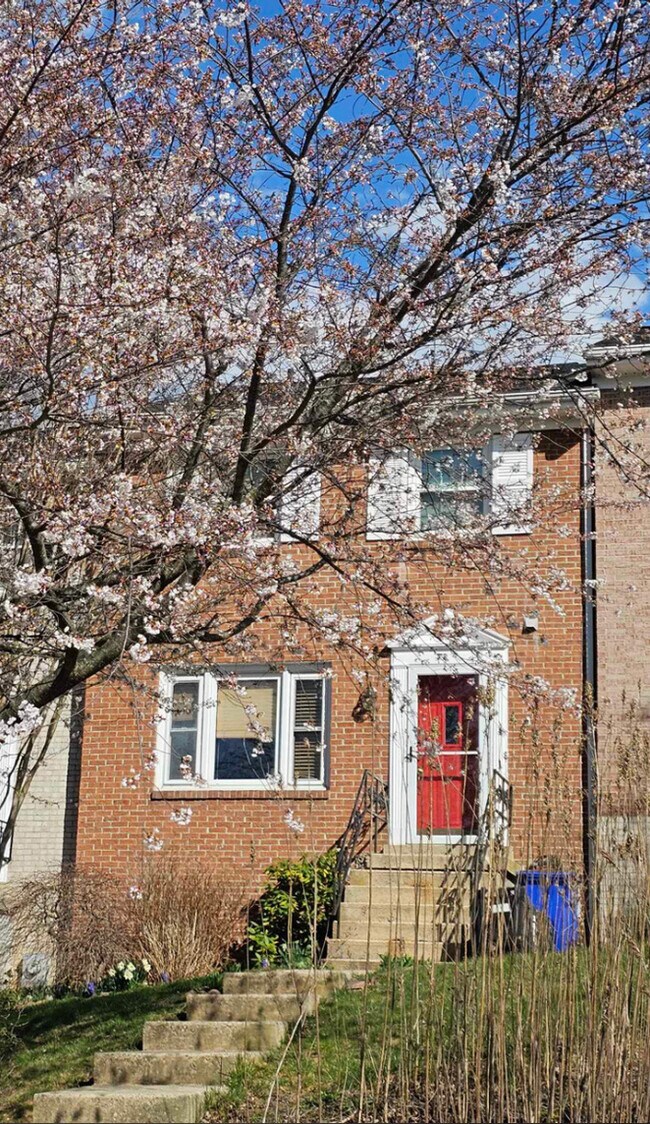Primary Photo - 73 Boileau Ct