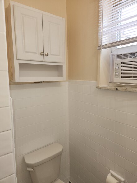 Bathroom - 1918 Sarah St