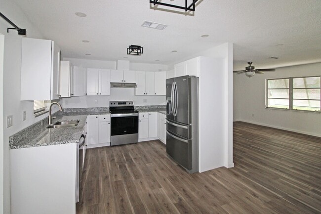 Building Photo - Venice East Annual Home for Rent