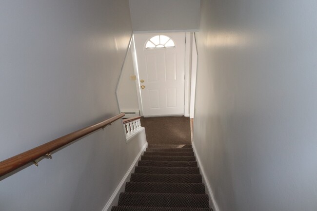 Building Photo - Gorgeous single-family Home