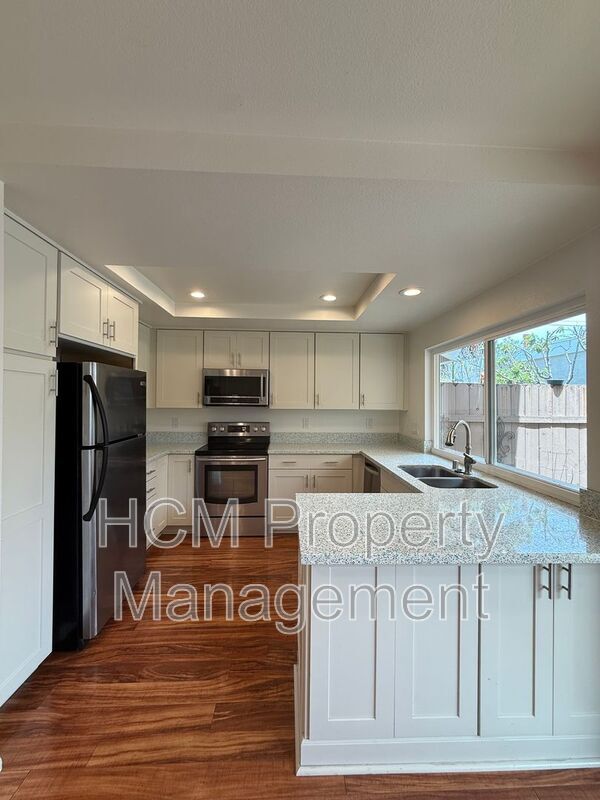 Building Photo - 9 Goldenbush