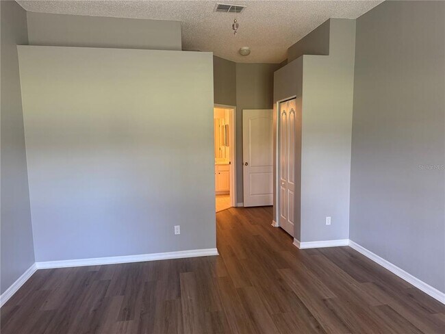 Building Photo - 2217 Brookfield Greens Cir