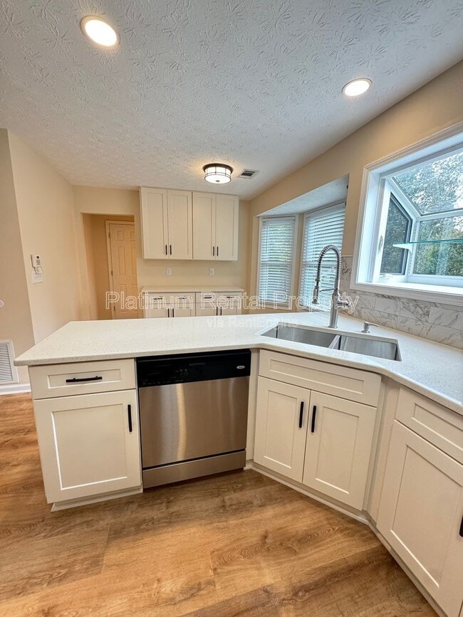 Building Photo - 1444 Glenfield Dr