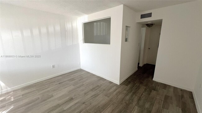 Building Photo - 711 N Pine Island Rd