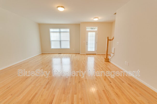 Building Photo - 2170 Saranac Ct
