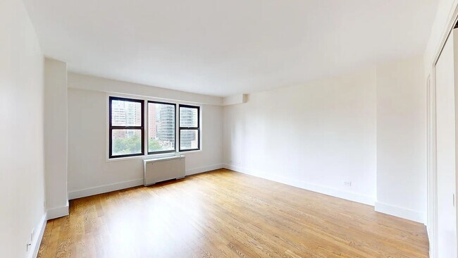 Building Photo - 220 E 63rd St