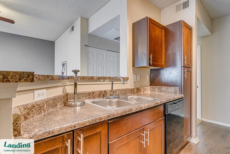 Building Photo - 7865 Grove Ct W