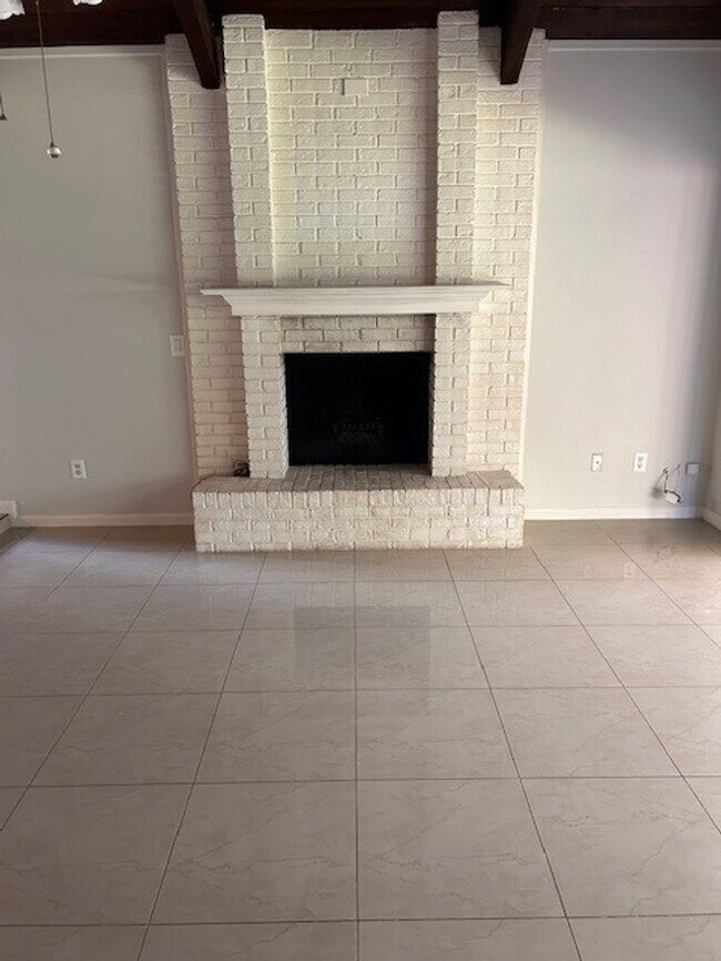 Building Photo - 3 BR / 2 BATH / 2 CAR GARAGE IN TUSCAWILLA