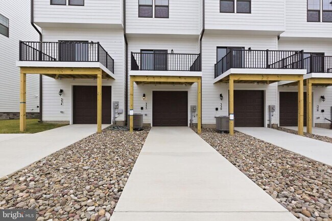 Building Photo - 332 Ensemble Wy