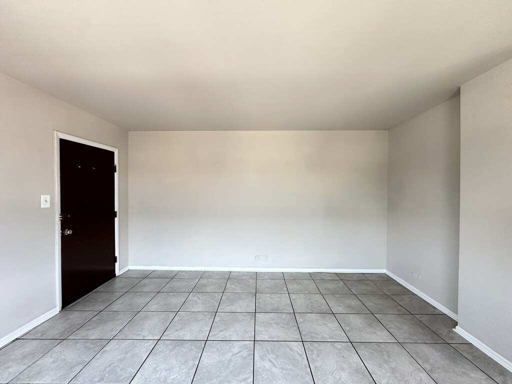 Building Photo - 9610 Ivanhoe Ave