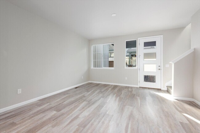 Building Photo - 1330 Hoyt St