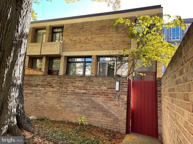 Building Photo - 457 N St SW