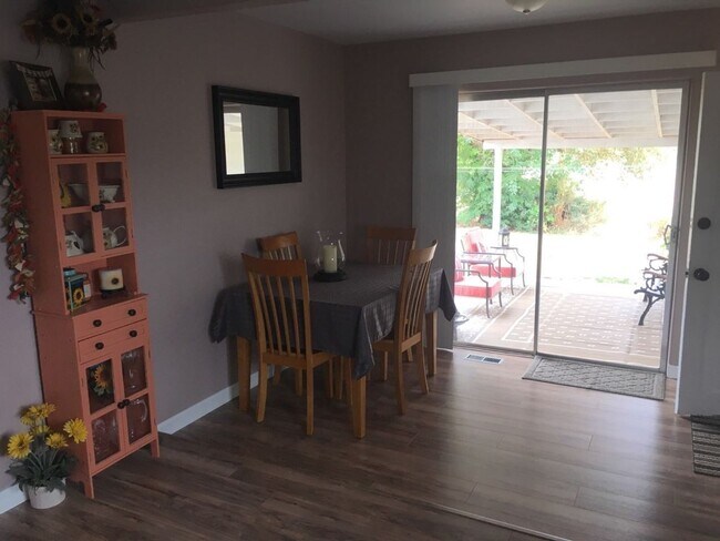 Building Photo - Rare Country Verboort Home, Setting on .22 acre