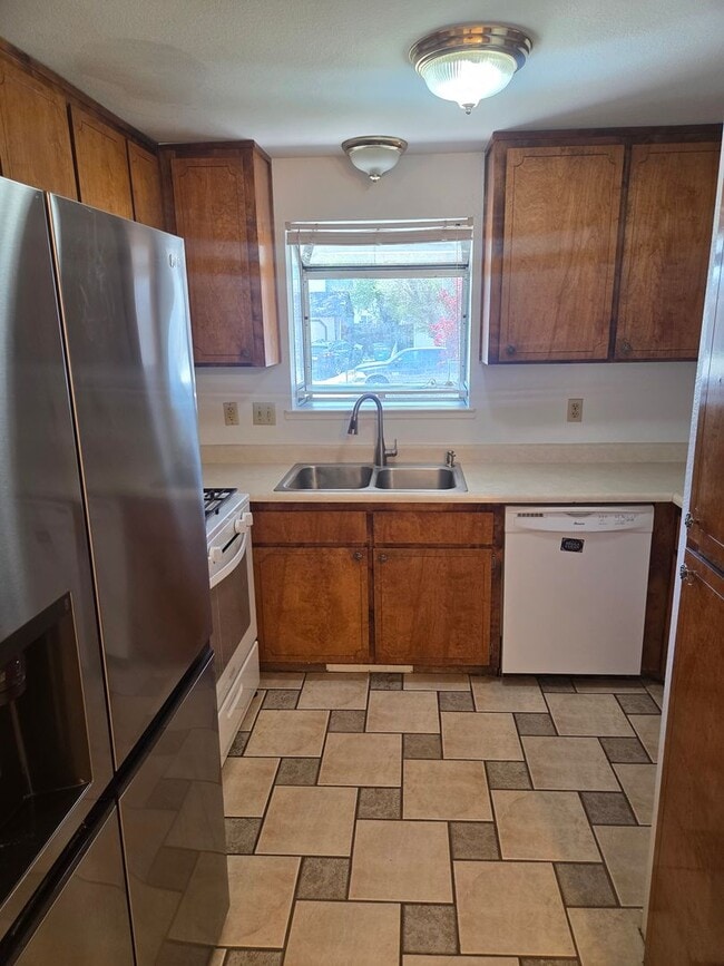 Building Photo - Pet-Friendly 3BR Home in Carson City with Yard & Modern Updates