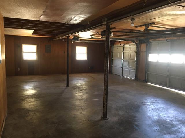 Building Photo - 1390 FM 1187