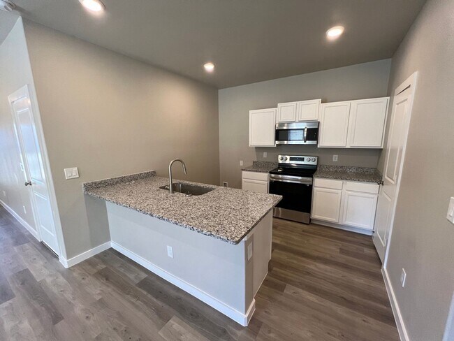 Building Photo - 3 Bedroom Townhome In Harvest Wolfforth!