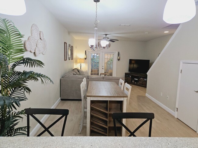 Building Photo - 2BR/2.5BA furnished townhome in a gated co...