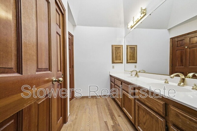 Building Photo - 618 Banister Ln