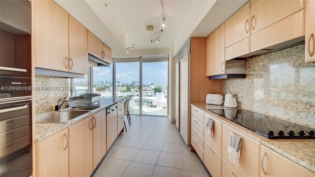 Building Photo - 1455 Ocean 902