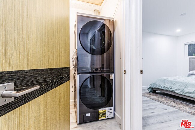 Building Photo - 722 Lincoln Blvd