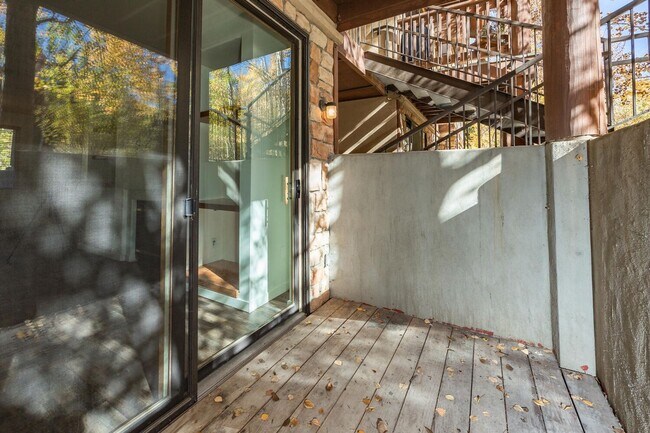 Building Photo - Pinebrook Condo Near Bus Line