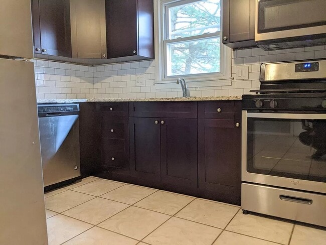Building Photo - 41 Gould Dr