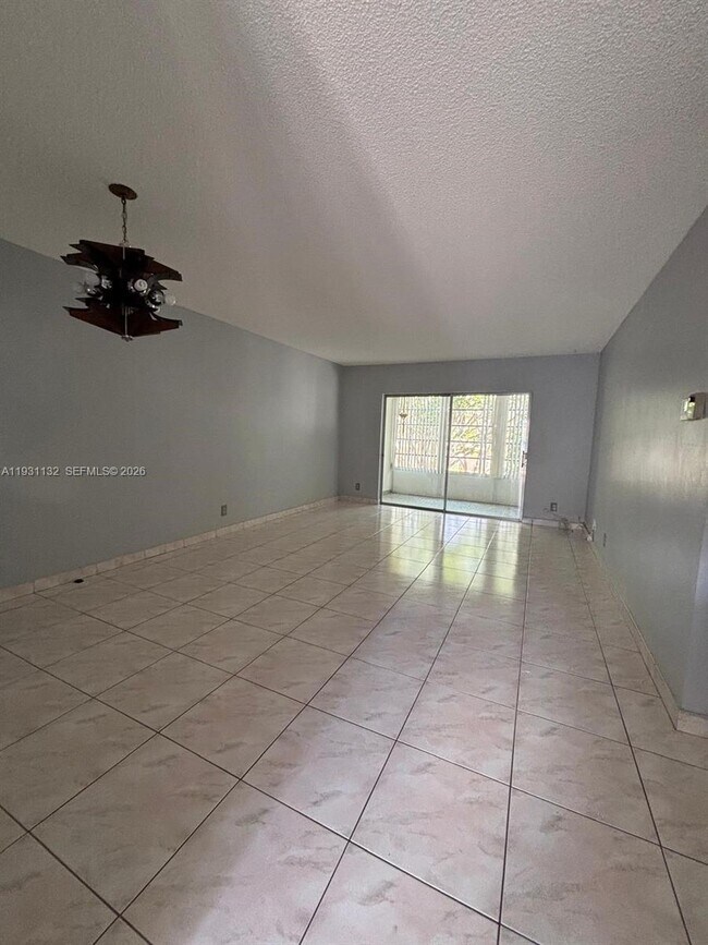 Building Photo - 5181 W Oakland Park Blvd