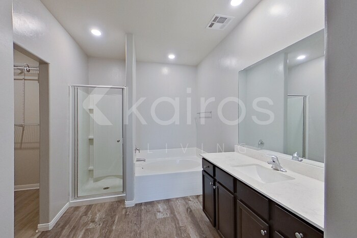 Building Photo - 1020 NW 4th St