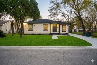 Building Photo - 916 Parkway Dr