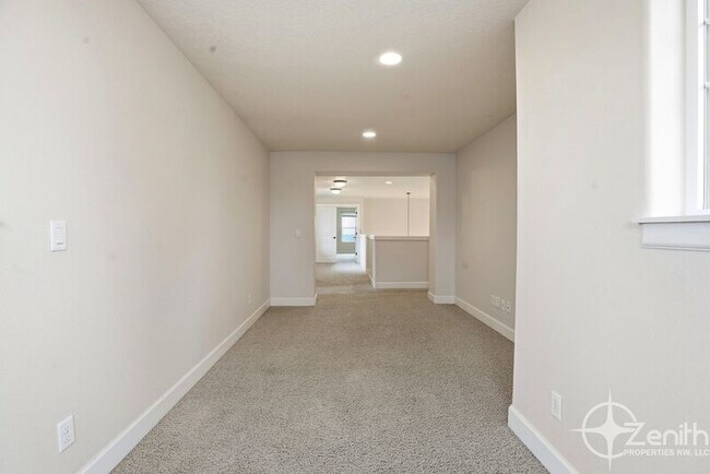 Building Photo - 15205 NE 102nd Way