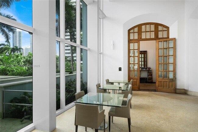 Building Photo - 1643 Brickell Ave