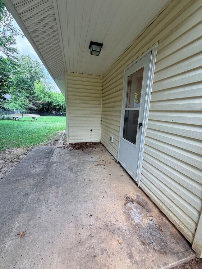 Building Photo - 104 Brazington Ct