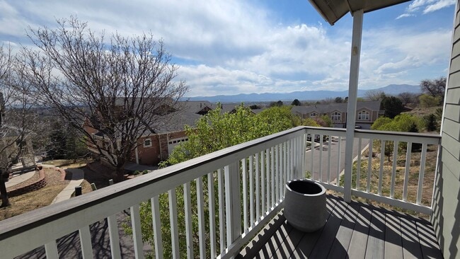 Building Photo - Modern 4 Bedroom 5 Bath Townhome - With Lots of Natural Light and Great Views!