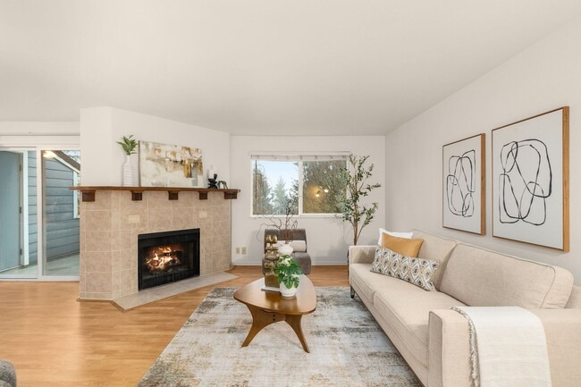 Building Photo - Charming 2 Bed/1 Bath Lake Oswego Condo in Eagle Crest Community