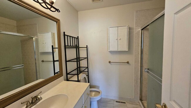Building Photo - 955 Elderberry Cir