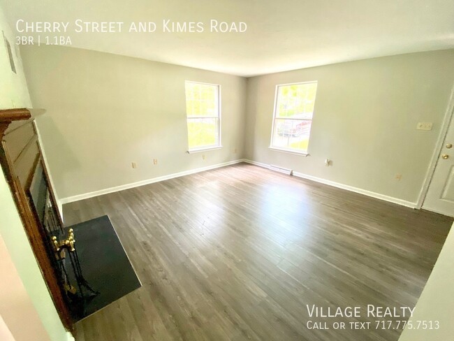 Building Photo - Available late-December! 3-bed Duplex in D...