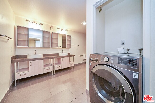 Building Photo - 1234 Wilshire Blvd