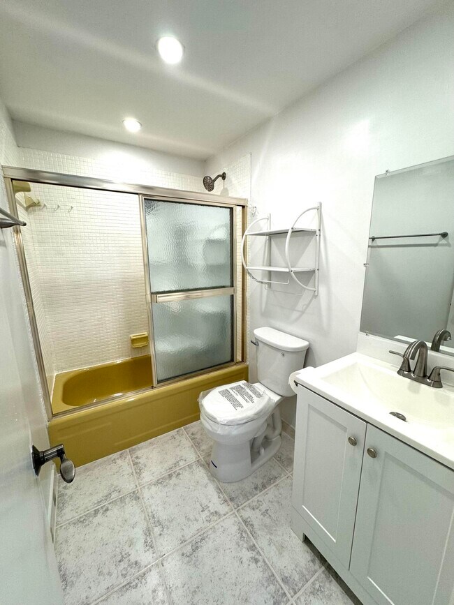 Building Photo - 200 S Birch Rd