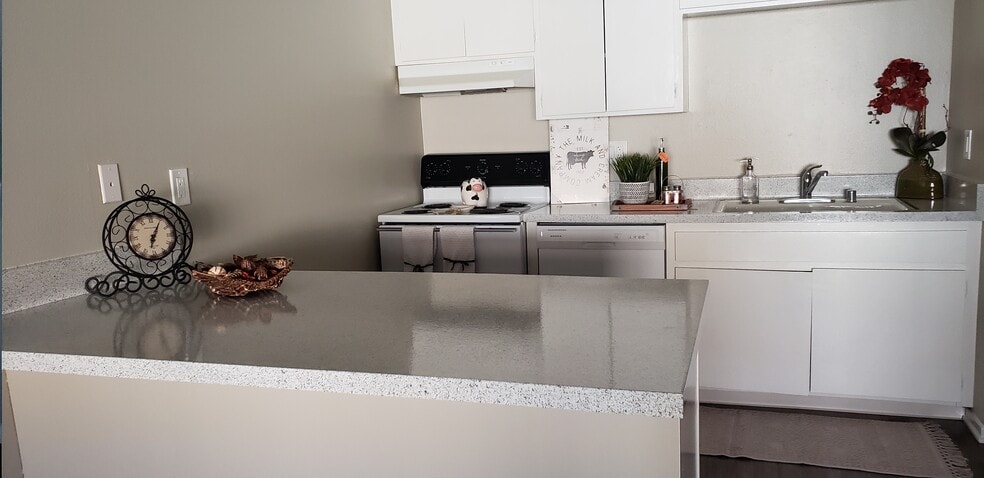 Building Photo - 1762 San Juan St