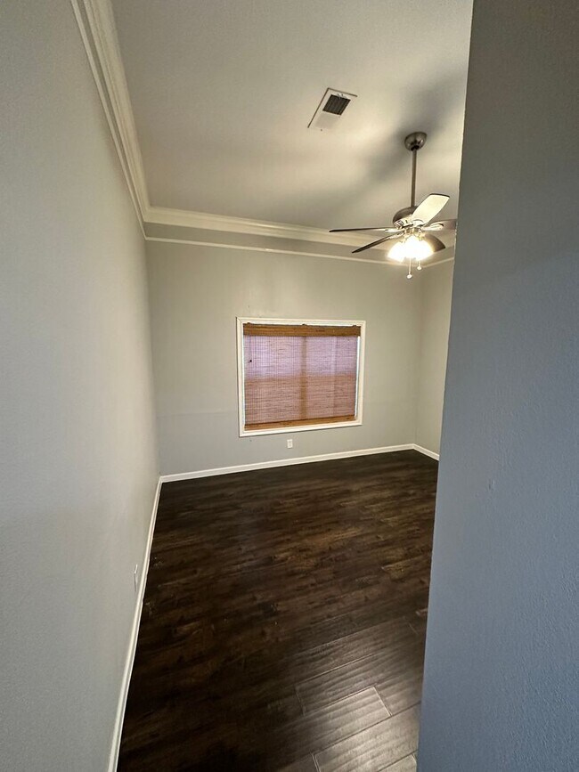 Building Photo - Make this Fairmount Showstopper Home!