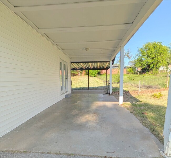 Building Photo - 3356 Clemens Dr