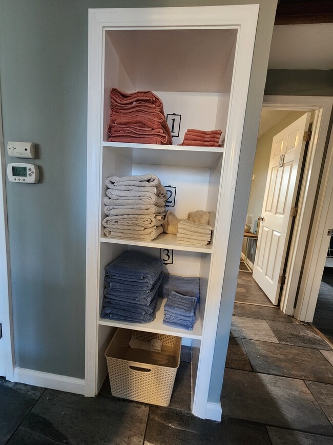 Building Photo - 2075 E Alder St