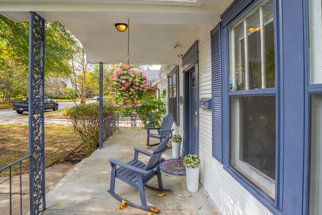 Building Photo - Updated Heights Home with 3 Bedrooms